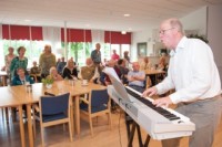 Ronald Visser zingt in verzorgingshuizen