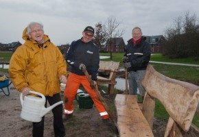 Nieuwe banken voor opa's en oma's bij De Stadshoeve