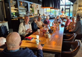 Voormalig predikant zorgt voor gezelligheid in het Ontmoetingscafé