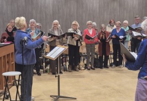 Zwols muziekdocent viert in één week 25-jarig koorjubileum én 88e verjaardag