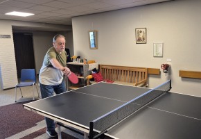 Van stadsgids tot tafeltennisser: Gerrit brengt anderen in beweging